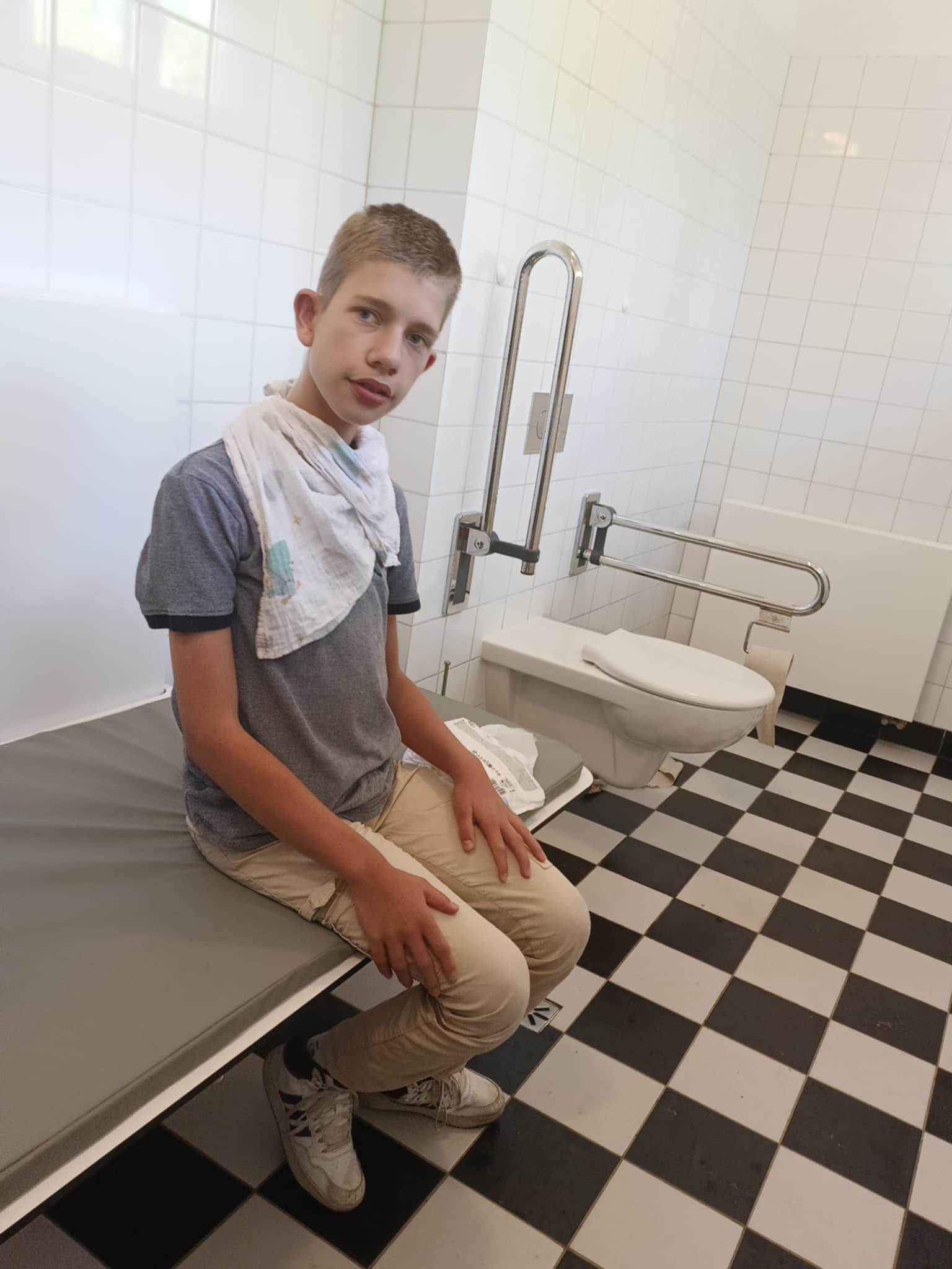 grafika z synonimami słowa godność